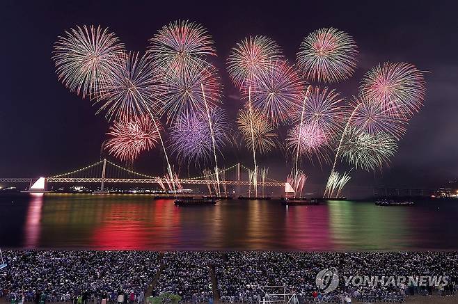 부산불꽃축제 지름 400ｍ 불꽃 [연합뉴스 자료사진. 재판매 및 DB금지]