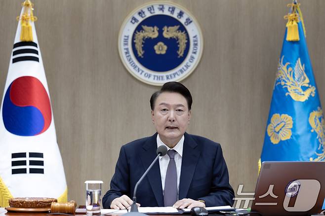 윤석열 대통령이 15일 서울 용산 대통령실 청사에서 열린 국무회의를 주재하고 있다. (대통령실 제공) 2024.10.15/뉴스1 ⓒ News1 박지혜 기자