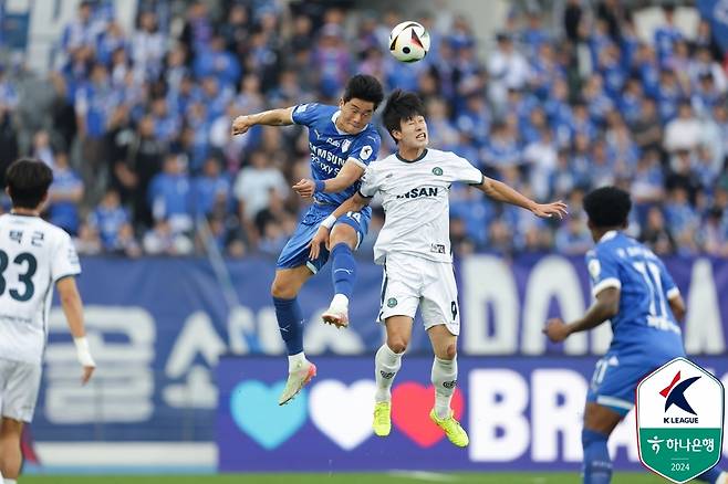 수원 삼성이 3일 열린 K리그2 안산 그리너스전에서 2-1로 역전승하며 1부리그 승격 희망을 키웠다. (한국프로축구연맹 제공)