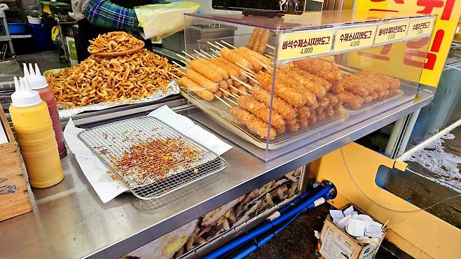 20241102_171144.jpg 캠핑 2일차) 저녁은 소고기와 자연산 대하 그리고 무늬오징어!!!!