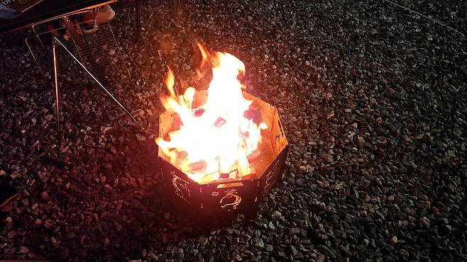 20241102_180454.jpg 캠핑 2일차) 저녁은 소고기와 자연산 대하 그리고 무늬오징어!!!!