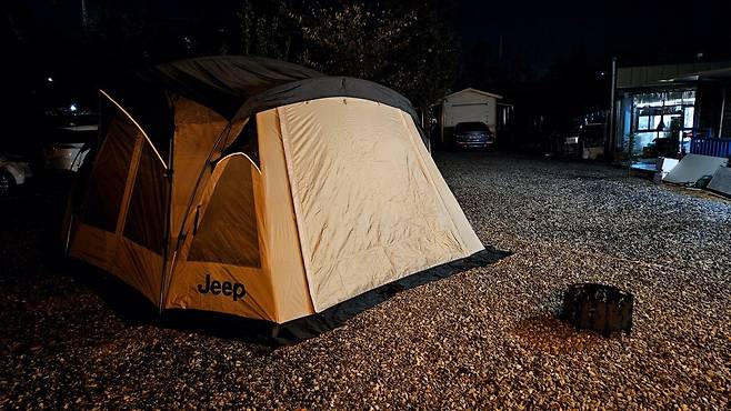 20241102_222432.jpg 캠핑 2일차) 저녁은 소고기와 자연산 대하 그리고 무늬오징어!!!!