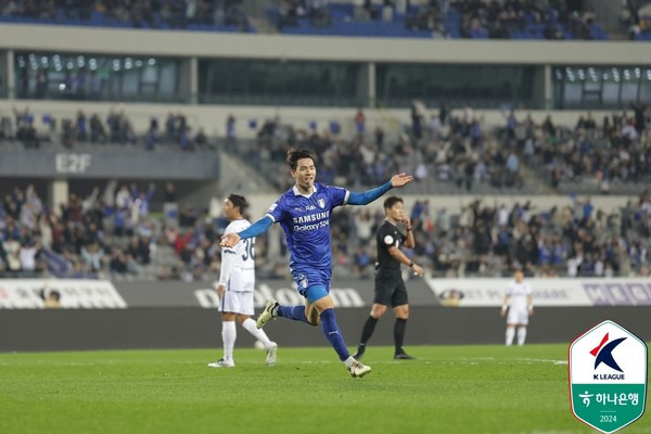 조윤성(가운데, 수원삼성). 한국프로축구연맹 제공