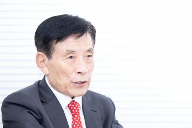 유병택 제3대 하나학원 이사장이 서울 중구 한국일보에서 본보와 인터뷰하고 있다. 이한호 기자