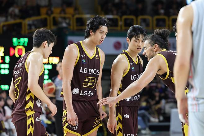 창원 LG 선수들 [KBL 제공. 재판매 및 DB금지]