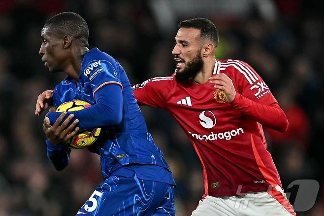 맨체스터 유나이티드는 4일(한국시간) 열린 2024-25시즌 EPL 10라운드 첼시와 홈 경기에서 1-1로 비겼다. ⓒ AFP=뉴스1