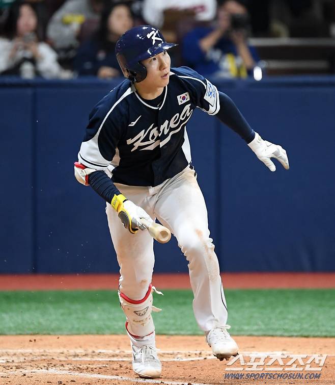 2024 WBSC 프리미어12 대한민국 야구 대표팀과 쿠바 대표팀의 평가전이 2일 서울 고척스카이돔에서 열렸다. 4회초 무사 1루 박성한이 적시타를 날리고 있다. 고척=박재만 기자 pjm@sportschosun.com/2024.11.02/