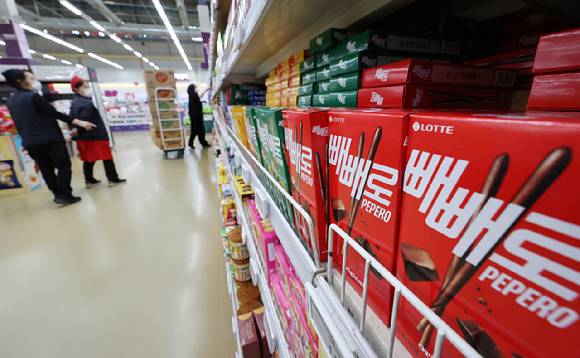 서울의 한 대형마트에 롯데 빼빼로가 진열돼 있다. [사진=뉴시스]
