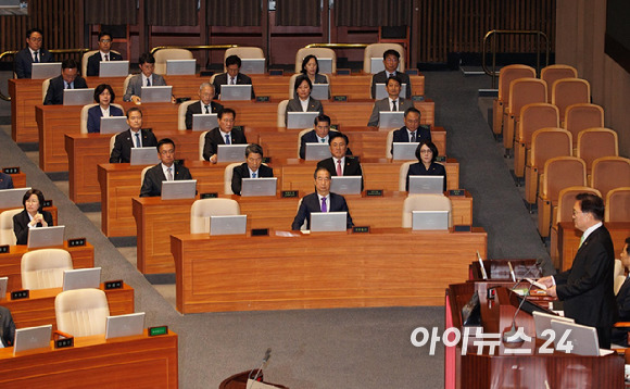 우원식 국회의장이 4일 오전 서울 여의도 국회 본회의에서 발언하고 있다. [사진=곽영래 기자]