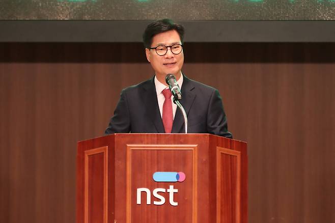 김영식 국가과학기술연구회(NST) 신임 이사장이 4일 열린 취임식에서 취임사를 전하고 있다.[NST 제공]