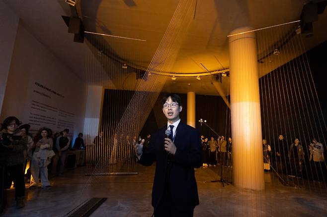 디파인 서울을 진행하고 있는 아트부산 정석호 이사 *재판매 및 DB 금지