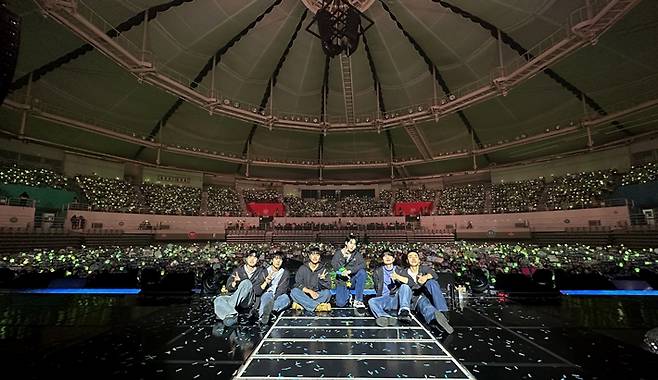 지난 3일 열린 마지막 날 공연 단체사진. SM엔터테인먼트 제공