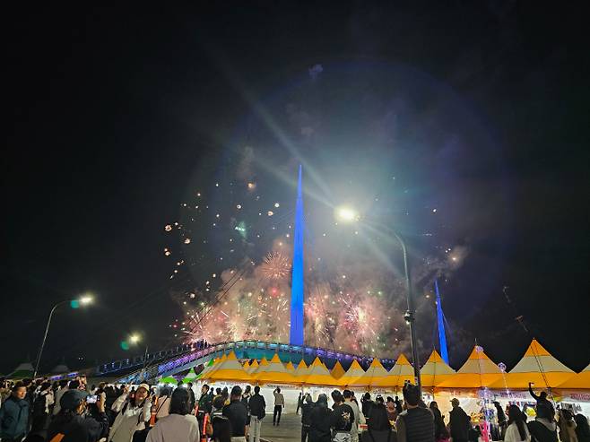 마산가고파국화축제 불꽃쇼. 창원시 제공