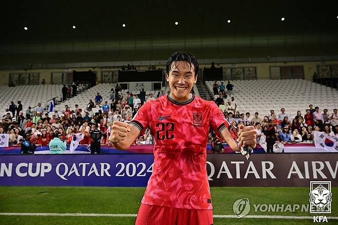 이태석 '승리의 기쁨' (서울=연합뉴스) 22일 카타르 도하 자심 빈 하마드 스타디움 열린 2024 AFC U-23 아시안컵 조별리그 B조 3차전 한국과 일본의 경기. 1-0으로 승리한 한국의 이태석이 기뻐하고 있다. 2024.4.23 [대한축구협회 제공. 재판매 및 DB 금지] photo@yna.co.kr