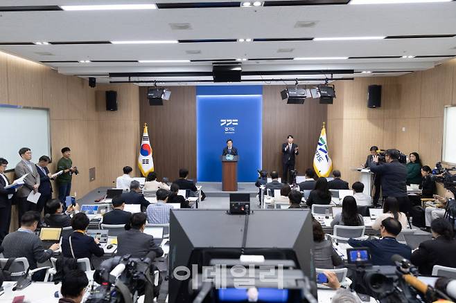 5일 오전 경기도청 브리핑룸에서 김동연 경기도지사가 2025년 본예산(안) 편성 기자회견을 하고 있다.(사진=경기도)