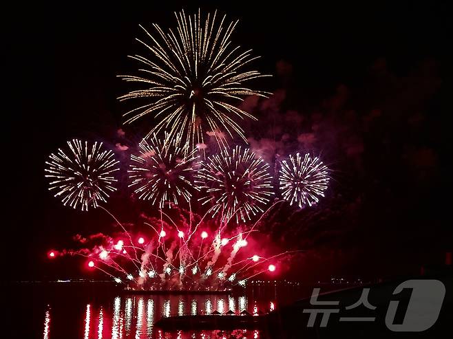 2024 여수밤바다 불꽃축제 전경.(여수시 제공)2024.11.5/뉴스1