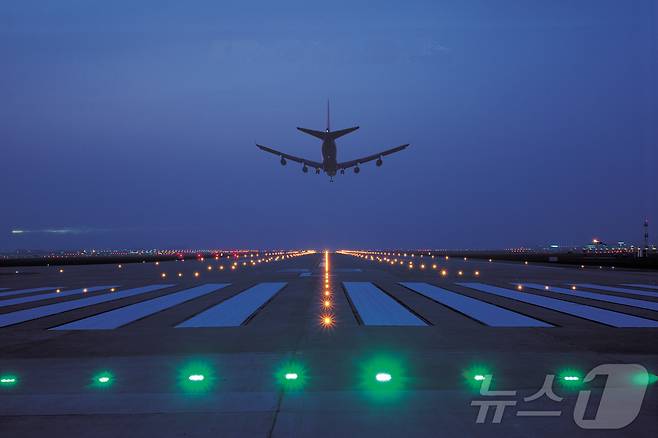 인천공항 항공등화시설 모습(인천공항공사 제공) / 뉴스1