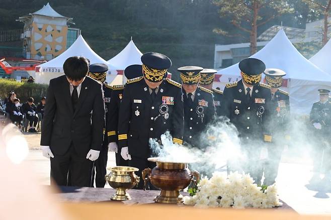 5일 전북 임실 119안전체험관에 조성한 소방공무원 추모시설에서 추모식이 열렸다. 전북소방 제공