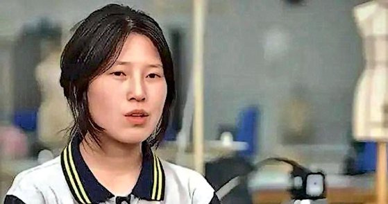 중국에서 열린 글로벌 수학경시대회에서 뛰어난 성적을 거둬 화제를 모았던 롄수이중등직업전문학교 학생 장핑. 사진 홍콩 명보 캡처