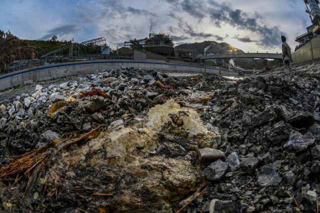 A stream near Young Poong's Seokpo zinc refinery in North Gyeongsang Province. (Park Hae-mook/The Korea Herald)