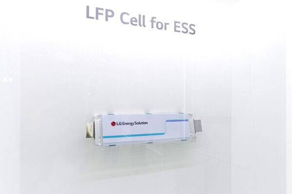 [서울=뉴시스]LG에너지솔루션이 개발중인 ESS용 LFP 배터리 파우치셀. (사진=LG에너지솔루션) 2023.10.21 photo@newsis.com *재판매 및 DB 금지