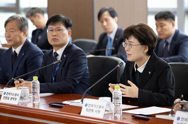 한국가스공사는 5일 '한국가스공사-도시가스사 도소매 사장단 간담회'를 개최했다(오른쪽 최연혜 가스공사 사장). 가스공사제공