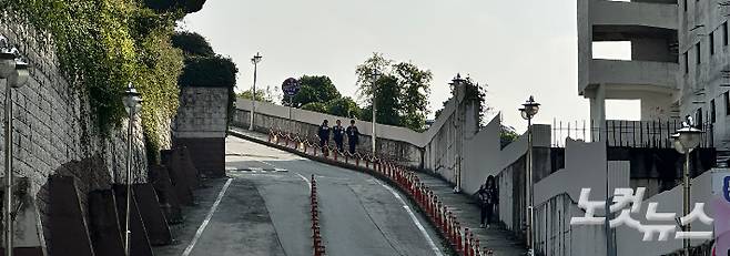 5일 오후 광주 남구 서진여자고등학교 학생들이 하교하고 있다. 김한영 기자