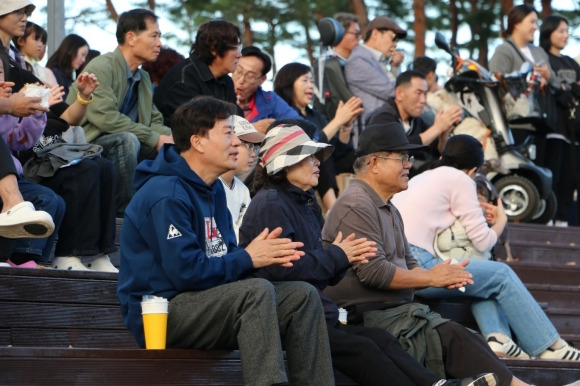 ‘순천시 청년권익위원회’가 지난 2일 문화·교육·먹거리 축제인 ‘2024년 하반기 청년 리더스 아카데미’를 개최해 시민들의 관심을 끌었다.