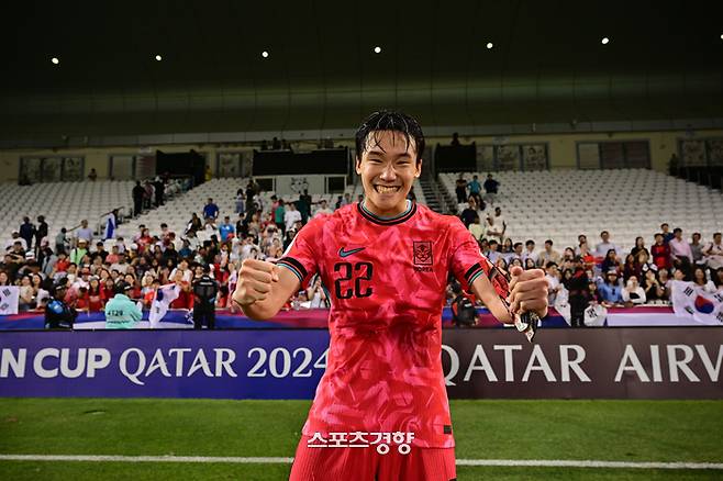 이태석이 지난 4월 22일 카타르 도하 자심 빈 하마드 스타디움에서 열린 2024 AFC U-23 아시안컵 조별리그 3차전 일본과의 경기에서 승리한 뒤 기뻐하고 있다. 대한축구협회 제공