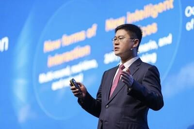 Li Peng, Huawei's Corporate Senior Vice President and President of ICT Sales & Service delivered a Day 1 keynote speech at the Global MBB Forum 2024 (PRNewsfoto/Huawei)