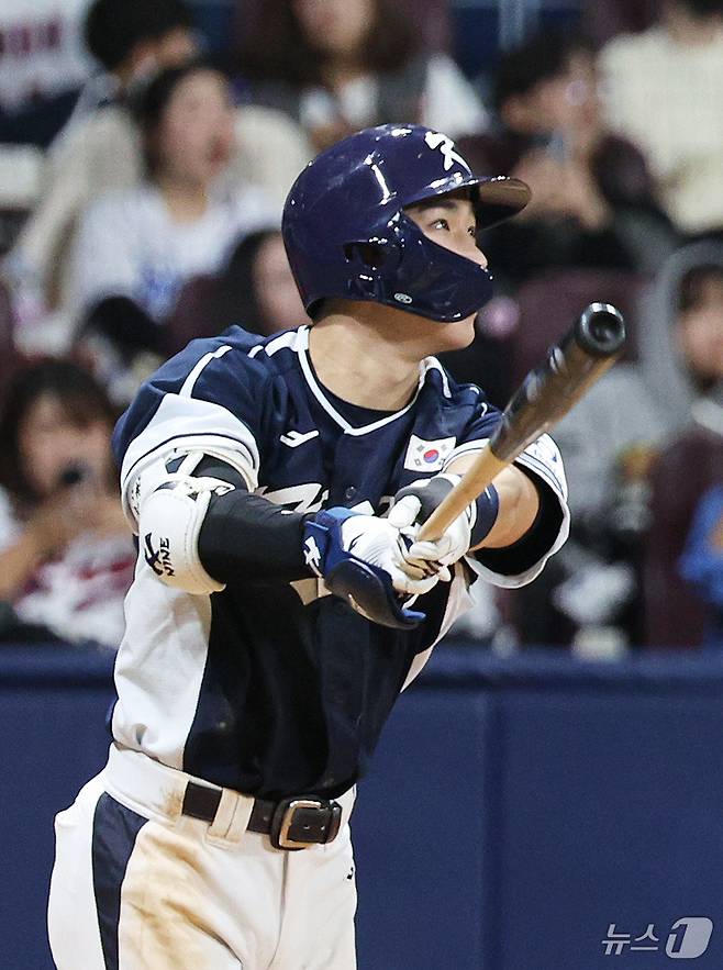 2일 오후 서울 구로구 고척스카이돔에서 열린 '2024 K-BASEBALL SERIES' 대한민국 야구 대표팀과 쿠바 대표팀의 평가전 2차전, 8회초 대한민국 공격 1사 만루상황에서 이주형이 2타점 2루타를 치고 있다. 2024.11.2/뉴스1 ⓒ News1 장수영 기자