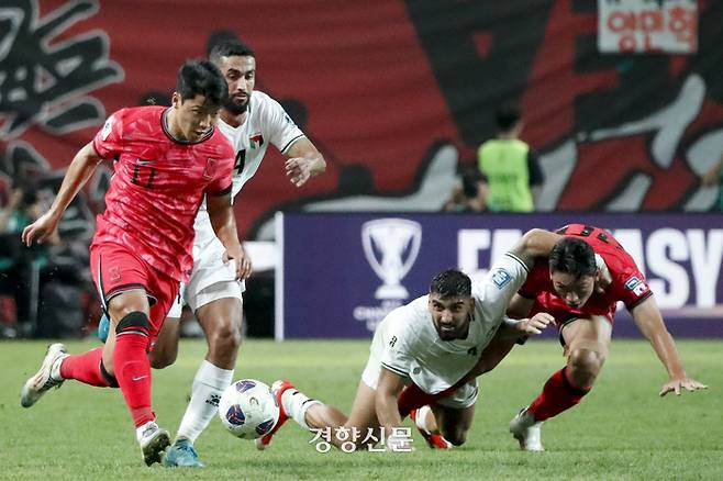 한국 축구대표팀 황희찬이 지난 9월5일 서울월드컵경기장에서 열린 2026 북중미 월드컵 아시아 3차 예선 B조 1차전 팔레스타인과의 경기에서 돌파하고 있다. 문재원 기자