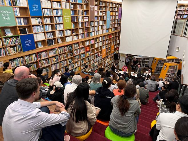 Visitors attend a book talk at the Seoul Metropolitan Library, Oct. 26, held as part of the Ireland Literature Festival Korea 2024. From left are Irish writers Anne Griffin, Sinead Gleeson, Ronan Hession and Michelle Winthrop, Irish Ambassador to Korea. (Seoul Metropolitan Library)