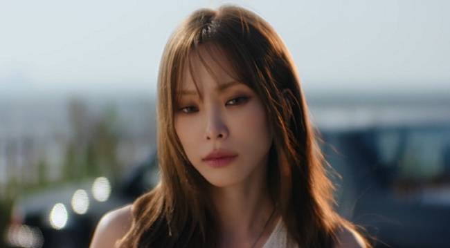 사진=헤이즈 ‘FALLIN’‘ 뮤직비디오 캡처