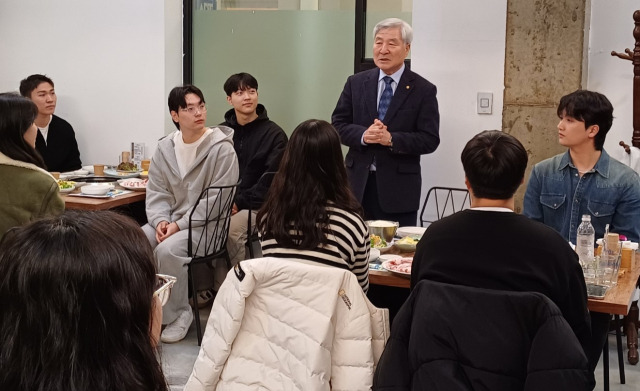 ▲이학진 마산대학교 총장이 5일 학생들과 간담회를 가지고 있다. ⓒ마산대