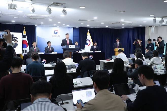 5일 김성제 의왕시장이 국토교통부의 신규 공공주택지구 조성계획 발표회장에서 발언하고있다. 의왕시 제공