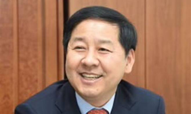 저자 구윤철은 ”치열한 글로벌 경쟁 상황에서 우리나라가 다시 한 번 성공신화를 쓰기 위해서는 ‘추격경제’ 시스템에서 ’선도경제’ 시스템으로 대전환하는 정책 마련이 시급하다”고 말한다.