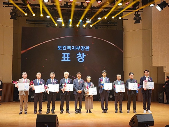 한수원이 7일 '2024 대한민국 나눔국민대상'에서 보건복지부장관 표창을 수상했다. [사진=한수원]