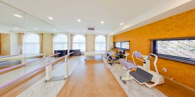 ▲ 베네세스타일케어의 ‘베네세 아리아 다카라즈카’기능 훈련실