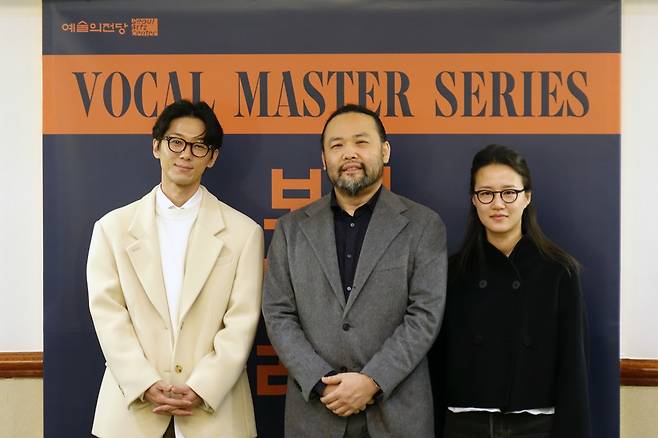 From left: Visual artist Park Kwi-sub, Bass baritone Samuel Youn and violinist Youn Eun-soul, member of Abel Quartet, poses for photos during a press conference held at the Seoul Arts Center on Wednesday. (SAC)