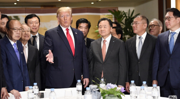 Former U.S. President Donald Trump speaks with top executives from major South Korean companies during his visit to Seoul in June 2019 at the Grand Hyatt Hotel. (From left) Hanwha Group Chairman Kim Seung-yeon, CJ Group Chairman Sohn Kyung-shik, Lotte Group Chairman Shin Dong-bin, former President Trump, AMCHAM Chairman James Kim, SPC Chairman Hur Young-in, Hyundai Motor Group Chairman Chung Euisun, Nongshim Vice Chairman Park Joon, and SK Group Chairman Chey Tae-won. (Yonhap)