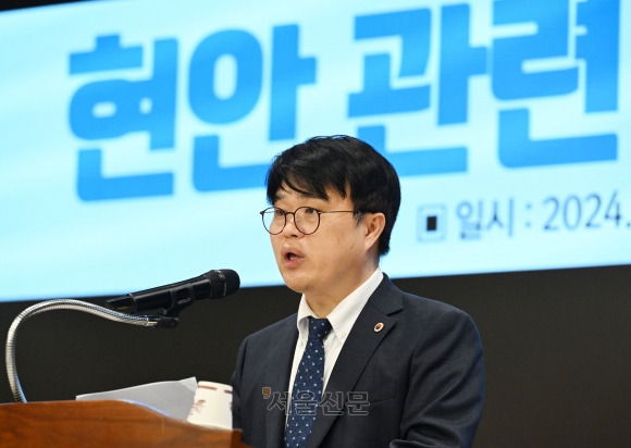 대한의사협회 임현택 회장이 15일 오후 서울 용산 대한의사협회에서 현안 관련 기자회견을 하고 있다. 2024.7.15. 도준석 전문기자