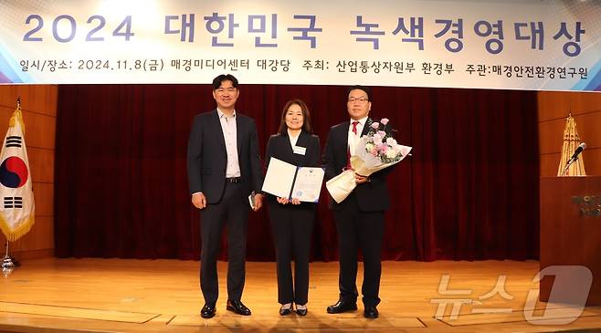 사진 가운데가 오은정 한국수자원공사 환경에너지본부장 (한국수자원공사 제공)/뉴스1