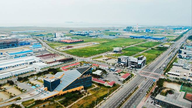 산업통상자원부가 올 7월 이차전지 특화단지로 지정한 전북 군산시 새만금 산업단지에 기업들이 속속 입주하고 있다. 새만금개발청 제공