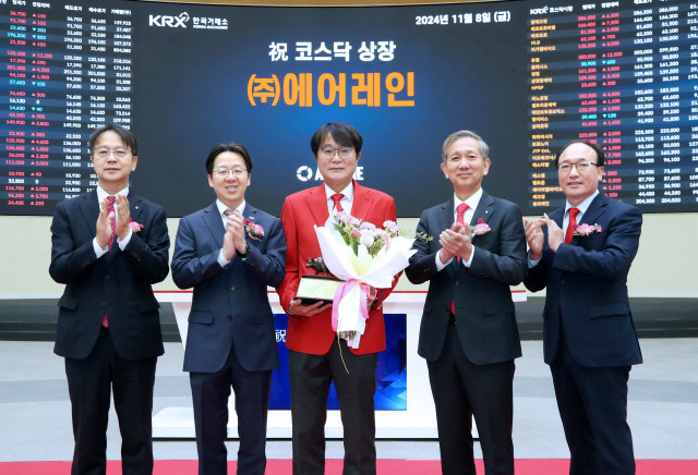 (왼쪽부터) 김대영 한국IR협의회 부회장, 이충연 한국거래소 코스닥시장본부장보, 하성용 에어레인 대표이사, 황성엽 신영증권 대표이사, 강왕락 코스닥협회 부회장. [한국거래소 제공]