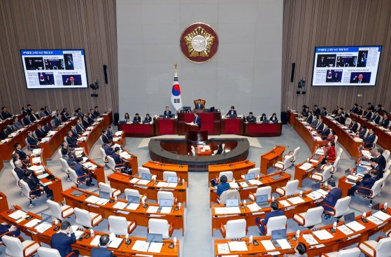 한덕수 국무총리가 8일 오전 서울 여의도 국회에서 열린 예산결산특별위원회 제418회국회(정기회) 제8차 전체회의에서 정일영 더불어민주당 의원의 2025년도 예산안 종합정책질의에 답하고 있다. 뉴스1