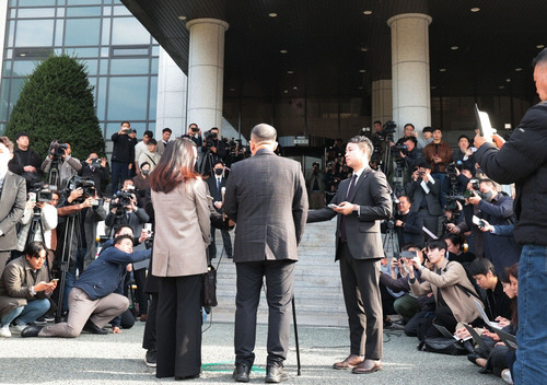 ▲ 창원지검 출석한 명태균씨. 연합뉴스