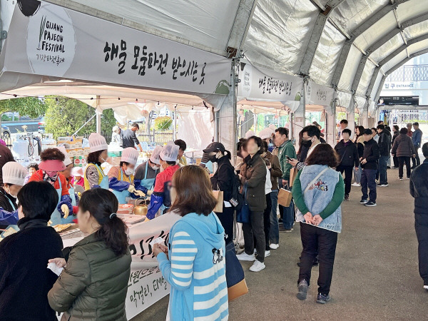 지난해 11월 신세계사이먼 부산프리미엄아울렛에서 열린 ‘제4회 기장파전축제’ 모습. 신세계사이먼 제공