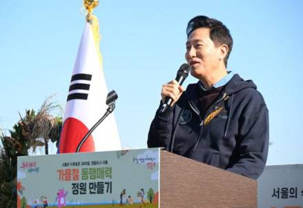 오세훈 서울시장이 지난달 서울 여의도 한강공원에서 열린 ‘동행매력 정원 만들기’ 가을 식목 행사에서 발언하고 있다. 연합뉴스