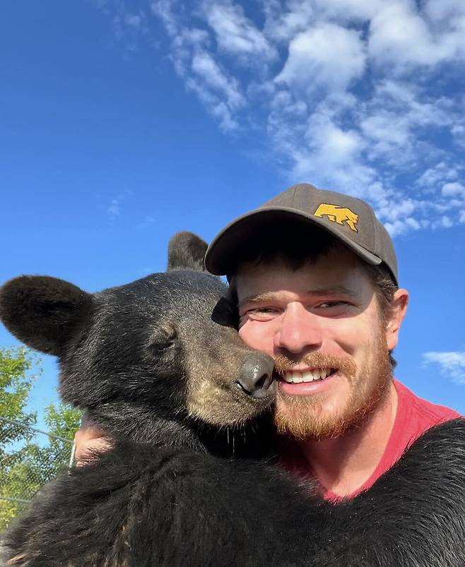타일러 제이 파월이 생전에 동물들과 함께했던 행복한 순간들. 인스타그램 갈무리